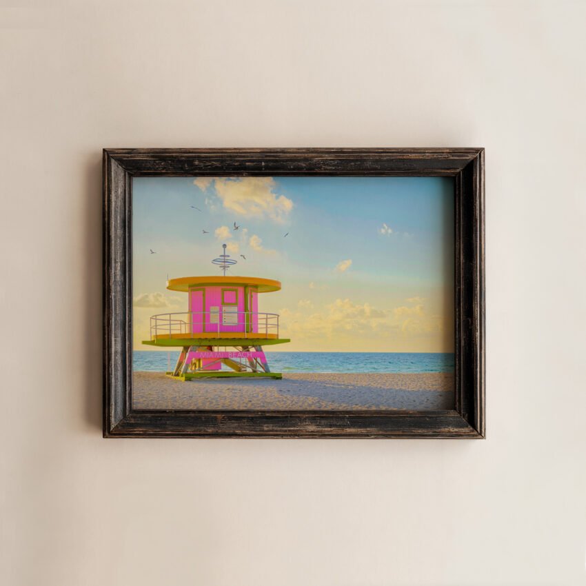 Lifeguard Hut On Miami Beach - Image 3